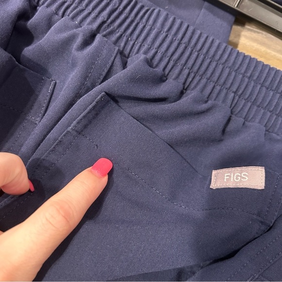 FIGS Yola Skinny Scrub Pants - Picture 8 of 9